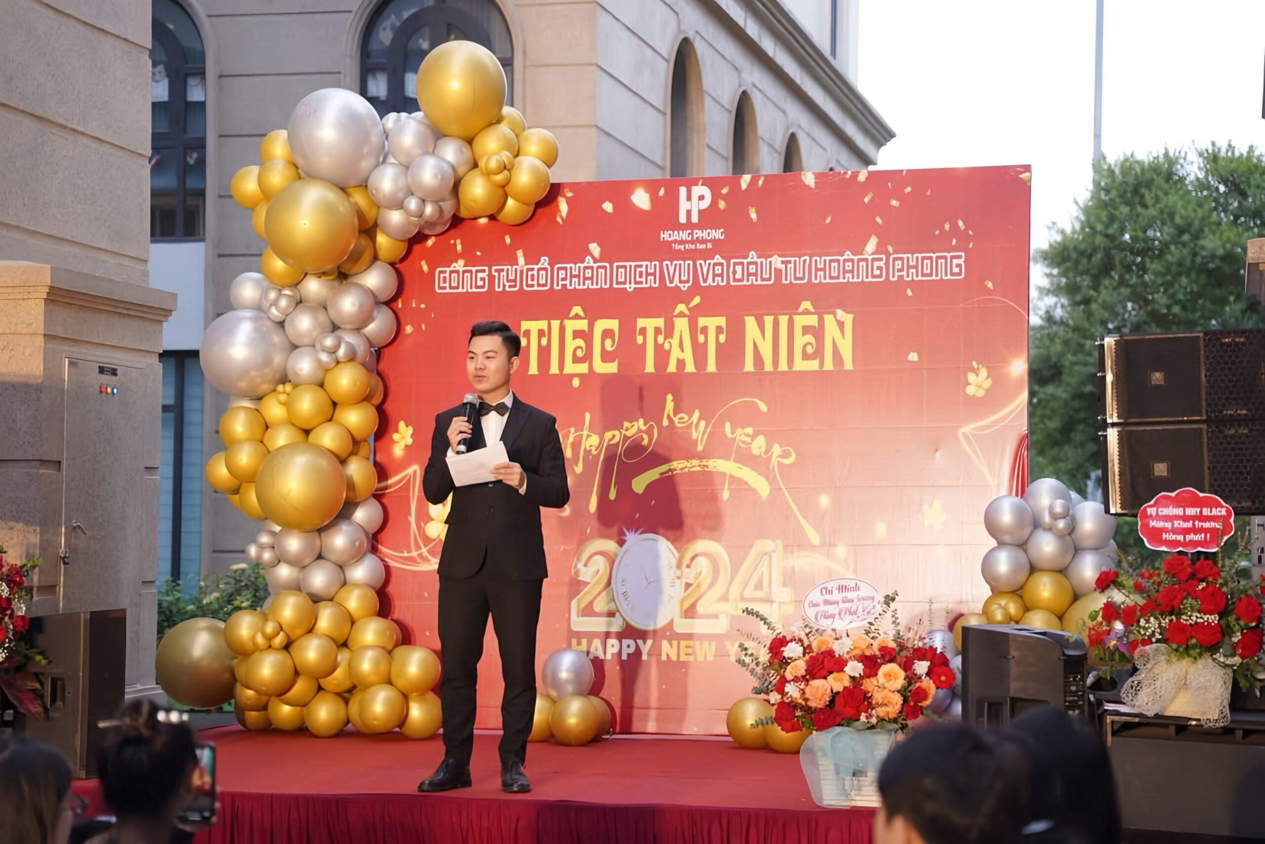 MC phát biểu tại tiệc tất niên Bao Bì Hoàng Phong 2024